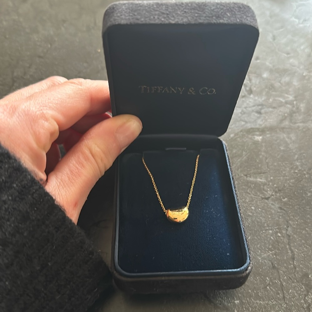 Tiffany and co Elsa Peretti gold bean. 9mm 18k yellow